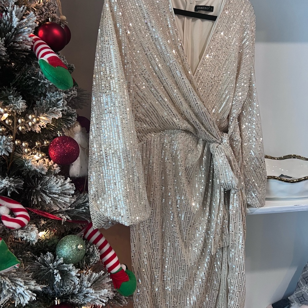 Sold Beautiful champagne sequined dress, new.